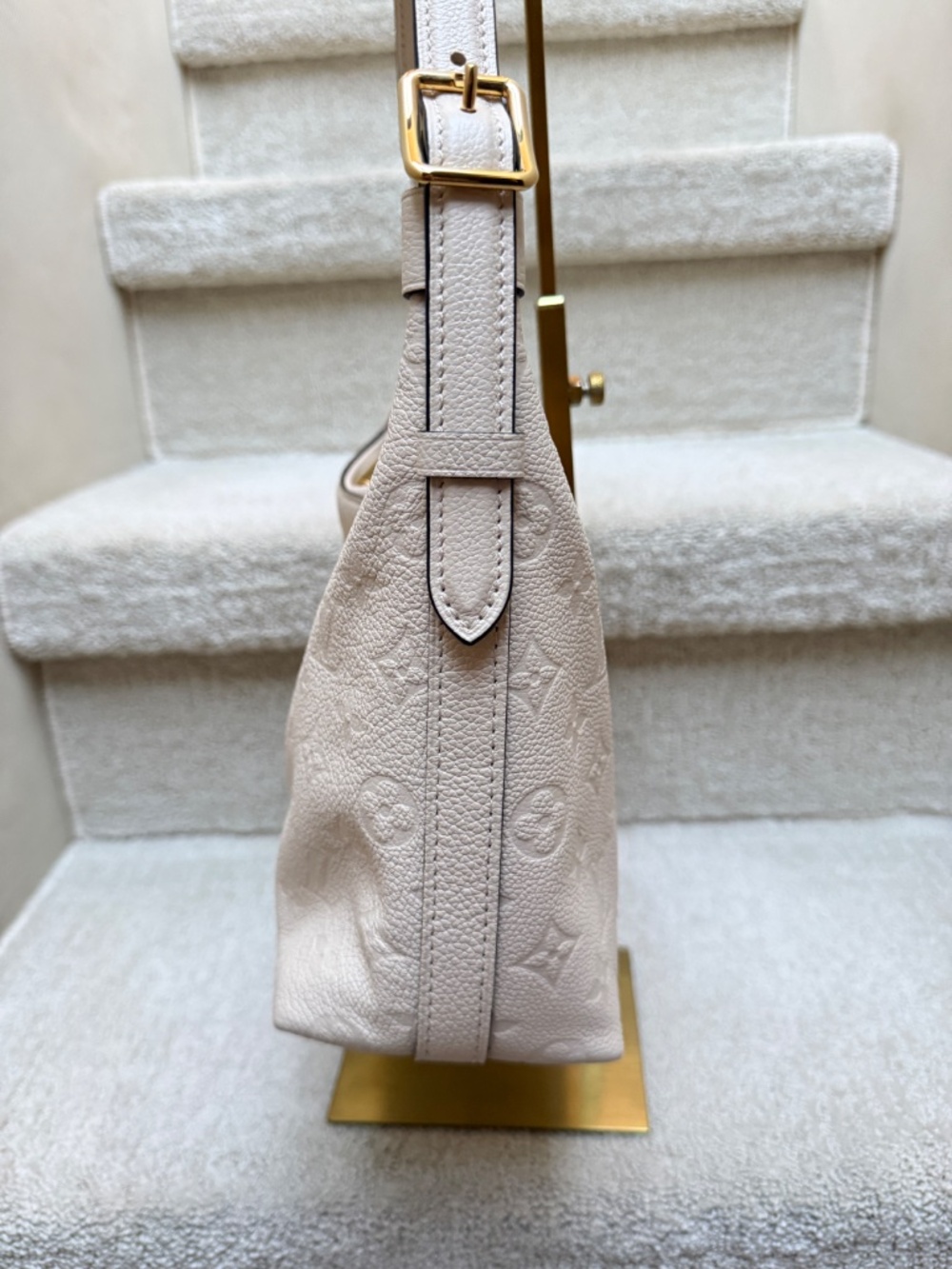 Louis Vuitton Empreinte Monogram Sac Sport in Cream Pre-Owned - Picture 12 of 16